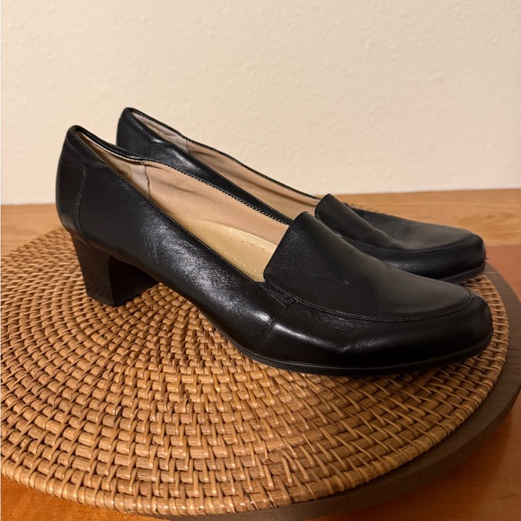Trotters Shoes - Trotters Black Leather Low Block Heel Loafers